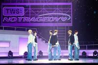 ミニアルバム「ＮＯ　ＴＲＡＧＥＤＹ」のメディアショーケースを行ったＴＷＳ（Ｐ）＆（Ｃ）ＰＬＥＤＩＳ　Ｅｎｔｅｒｔａｉｎｍｅｎｔ