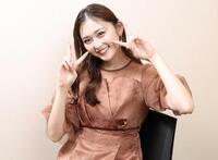 　笑顔を見せるゆうちゃみ（撮影・石井剣太郎）