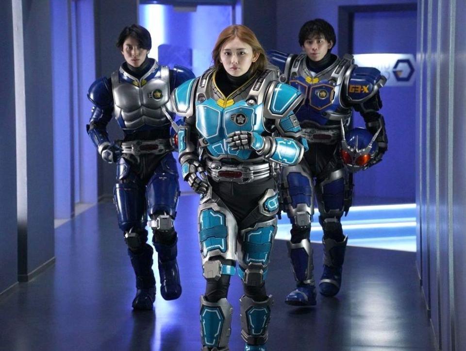 スーツを装着したゆうちゃみⓒ２０２６「劇場版アギト」製作委員会　ⓒ石森プロ・東映