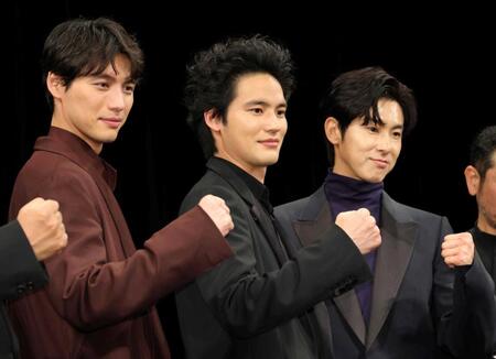 豪華キャストが登場（左から）福士蒼汰、水上恒司、ユンホ　