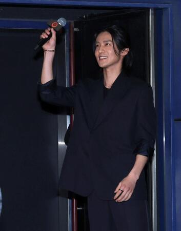 映画「ＳＡＫＡＭＯＴＯ　ＤＡＹＳ」初日舞台あいさつに登場した目黒蓮（撮影・伊藤笙子）