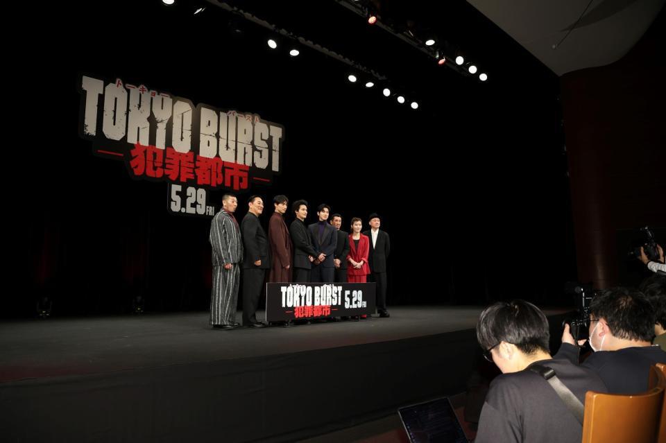 （左から）後藤剛範、ピエール瀧、福士蒼汰、水上恒司、ユンホ、渋川清彦、ヒコロヒー、内田英治監督（撮影・棚橋慶太）