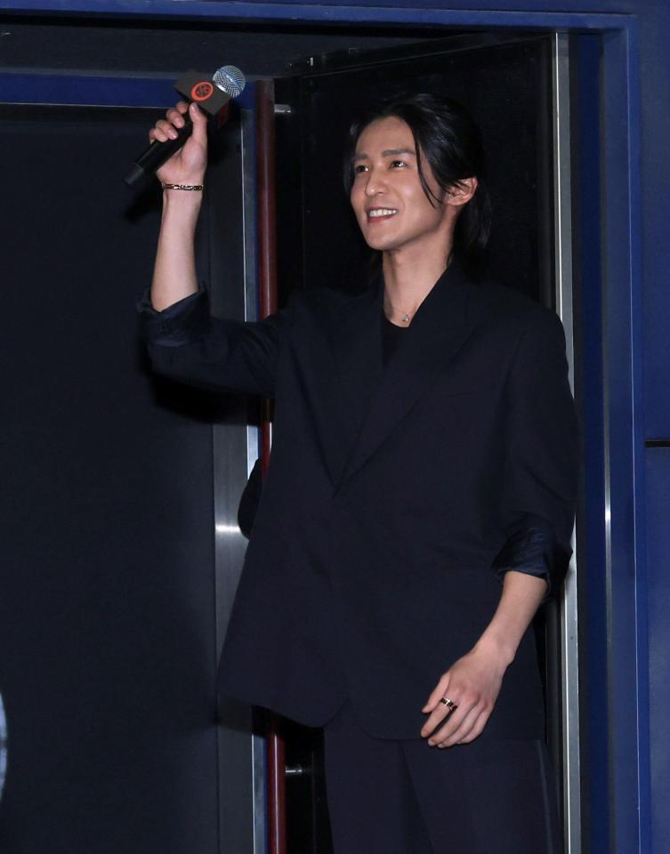 映画「ＳＡＫＡＭＯＴＯ　ＤＡＹＳ」初日舞台あいさつに登場した目黒蓮（撮影・伊藤笙子）