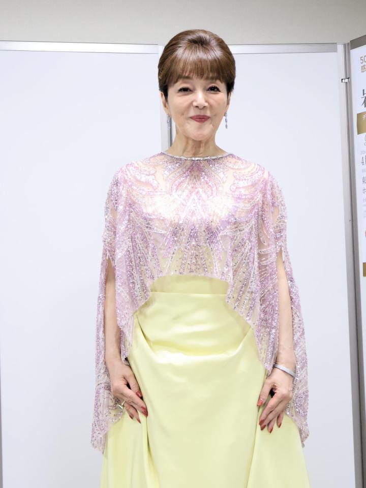 「デビュー５０周年記念コンサート　～永遠のありがとう～　Ｇｒａｎｄ　Ｆｉｎａｌｅ！」公演前に取材に応じた岩崎宏美