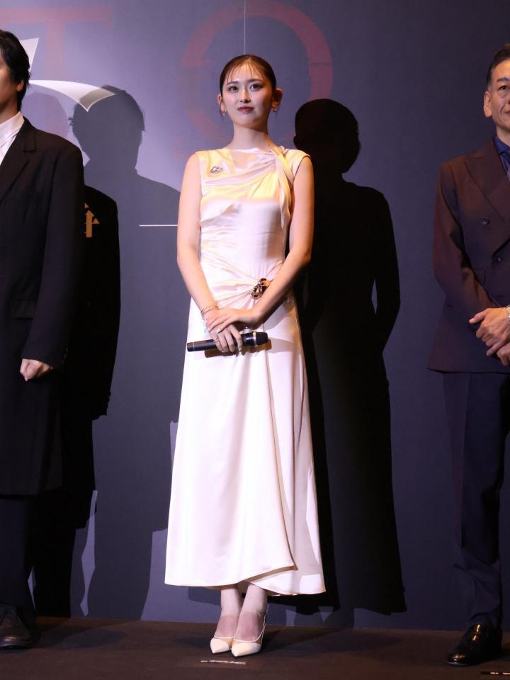 映画「アギトー超能力戦争ー」初日舞台あいさつに出席したゆうちゃみ