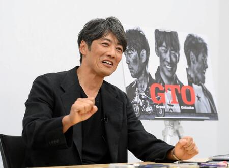 バイクを乗り回すシーンについて語る反町隆史（撮影・堀内翔）