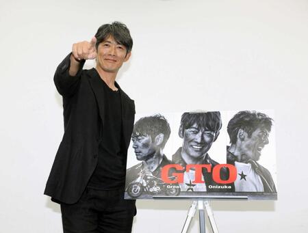 　グレートなポーズを決める反町隆史（撮影・堀内翔）