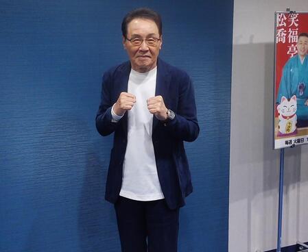 取材に応じた五木ひろし