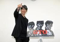 グレートなポーズを決める反町隆史（撮影・堀内翔）