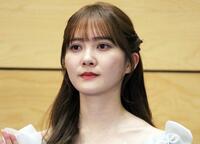 女優の川島海荷と競泳の中村克が電撃結婚 ブルーのドレス姿の川島と2