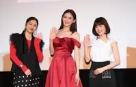 「プラダを着た悪魔２」公開前夜祭イベントを行った（左から）みちょぱ、押切もえ、神田愛花（撮影・開出牧）