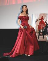 真っ赤なドレスで登場した押切もえ（撮影・開出牧）