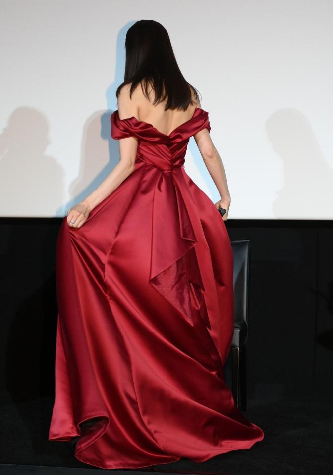 エレガントなドレス姿を披露する押切もえ（撮影・開出牧）