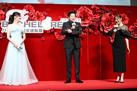 イベントでトークをする（左から）平松里菜、今田耕司、指原莉乃（撮影・開出牧）