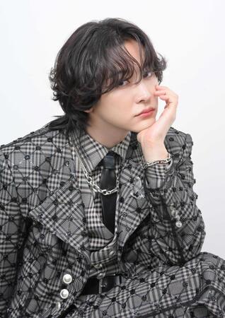 思わず聞き惚れる歌唱力をもつＲＯＩＲＯＭ・本多大夢（撮影・伊藤笙子）　