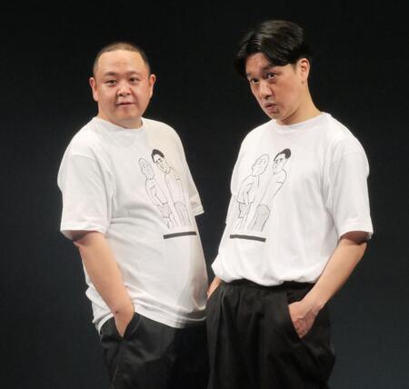 Ｔシャルのイラストのポーズをとるサルゴリラ
