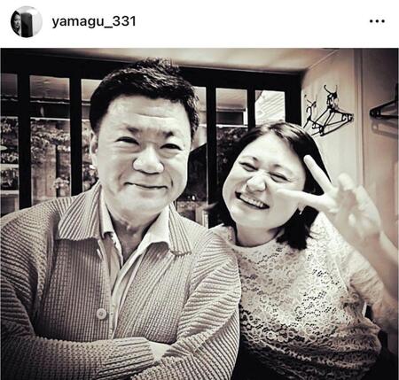 お相手との２ショットを添えて入籍報告する山口美咲さん（旧姓）。公式インスタグラムｙａｍａｇｕ＿３３１（２２年８月８日投稿）より