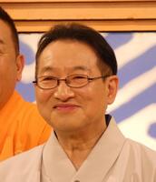 会見を行った春風亭昇太