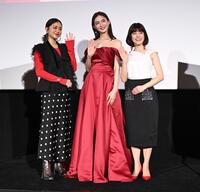 「プラダを着た悪魔２」公開前夜祭イベントを行った（左から）みちょぱ、押切もえ、神田愛花（撮影・開出牧）