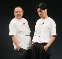 Ｔシャルのイラストのポーズをとるサルゴリラ