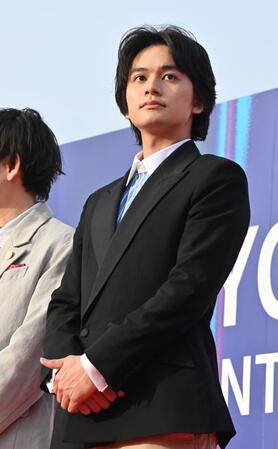 レッドカーペットで入場した北村匠海（撮影・持木克友）