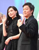 丸山隆平（右）とリン・チーリン（撮影・持木克友）