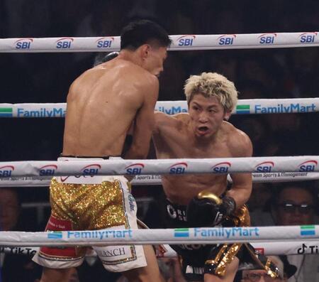 ２日の試合で３回、中谷潤人を攻める井上尚弥（撮影・佐々木彰尚）
