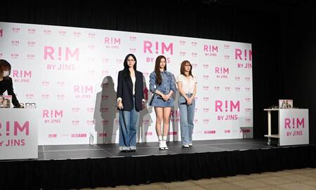 イベントに登場した（左から）ＭＩＳＡＭＯのＭＩＮＡ、ＳＡＮＡ、ＭＯＭＯ（撮影・持木克友）