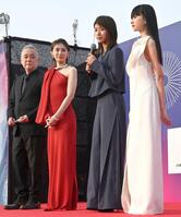 　（左から）瀬々敬久、北川景子、黒島結菜、山﨑七海