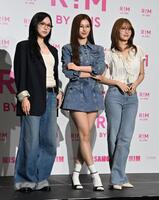 イベントに登場した（左から）ＭＩＳＡＭＯのＭＩＮＡ、ＳＡＮＡ、ＭＯＭＯ（撮影・持木克友）