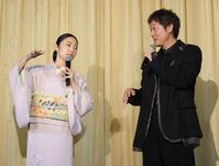 トークで盛り上がるＭＥＧＵＭＩ（左）と丸山隆平（撮影・西岡正）