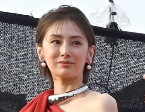 北川景子しか着れない一着「神々しい」