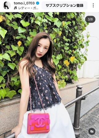 シャネルのバッグもキュート。板野友美のインスタグラム＠ｔｏｍｏ．ｉ＿０７０３（５月２日付）より