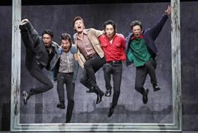 熱演する（左から）上口耕平、ＪＵＯＮ、加藤和樹、戸塚祥太、辰巳雄大（撮影・佐々木彰尚）