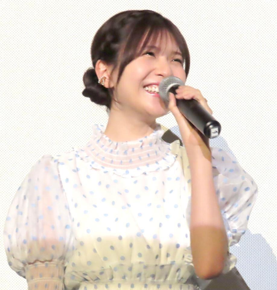 会見する松田好花