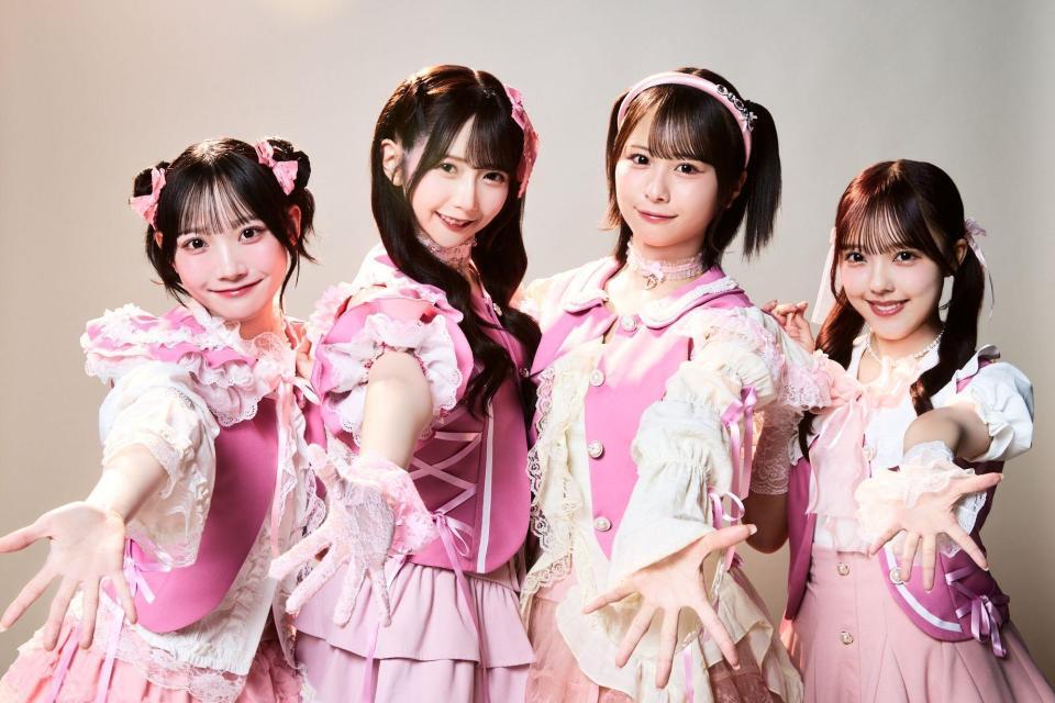 ≠ＭＥの（左から）本田珠由記、谷崎早耶、尾木波菜、落合希来里