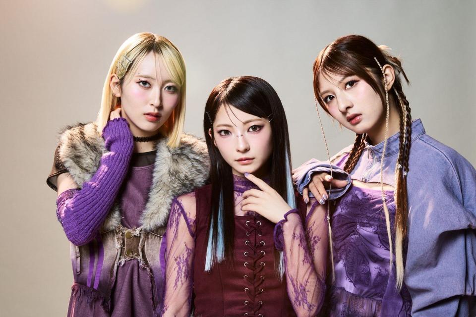 ≠ＭＥの（左から）川中子奈月心、永田詩央里、河口夏音