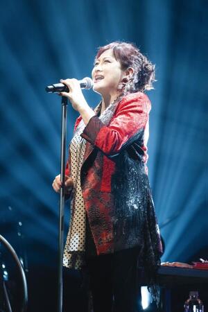 デビュー４０周年記念ツアーのファイナル公演を行った渡辺美里（撮影・森島興一）