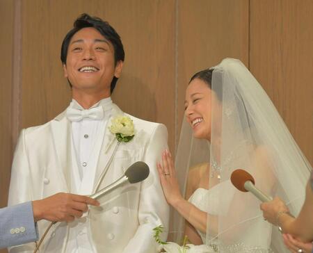 ２０１５年８月、結婚披露宴前に取材に応じた永井大と中越典子