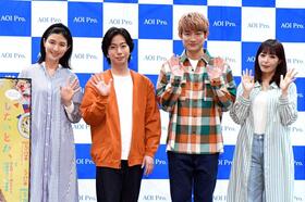 夫婦役を演じる（左から）橋本マナミと河合郁人、松崎祐介と宇垣美里（撮影・佐藤厚）
