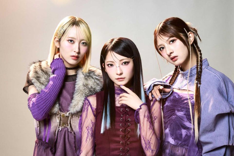 ≠ＭＥの（左から）川中子奈月心、永田詩央里、河口夏音