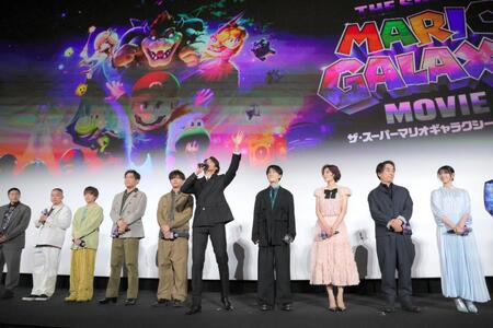 登壇した（左から）チョコレートプラネットの長田庄平、松尾駿、山下大輝、三宅健太、竹内栄治、宮野真守、畠中祐、志田有彩、関智一、西野七瀬（撮影・吉澤敬太）