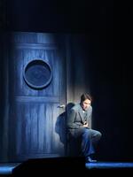ミュージカル「レベッカ」で主演のマキシマムを演じる海宝直人