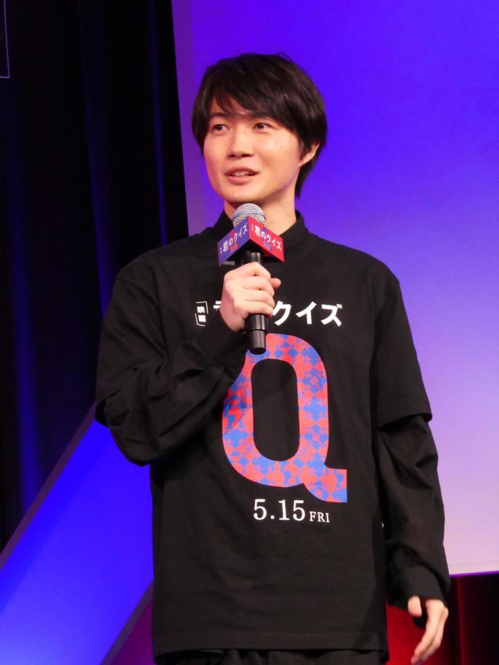 トークする神木隆之介