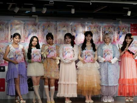 発売記念イベントを行ったＣＡＮＤＹ　ＴＵＮＥの（左から）福山梨乃、桐原美月、南なつ、小川奈々子、立花琴未、宮野静、村川緋杏