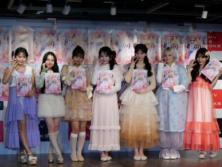 発売記念イベントを行ったＣＡＮＤＹ　ＴＵＮＥの（左から）福山梨乃、桐原美月、南なつ、小川奈々子、立花琴未、宮野静、村川緋杏