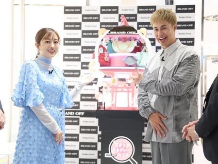 トークで盛り上げる菊地亜美とユージ（撮影・金田祐二）