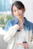 優しくほほ笑む宮﨑優（撮影・吉澤敬太）