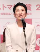 あいさつをする蓮舫（撮影・佐々木彰尚）