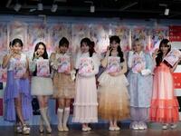 発売記念イベントを行ったＣＡＮＤＹ　ＴＵＮＥの（左から）福山梨乃、桐原美月、南なつ、小川奈々子、立花琴未、宮野静、村川緋杏